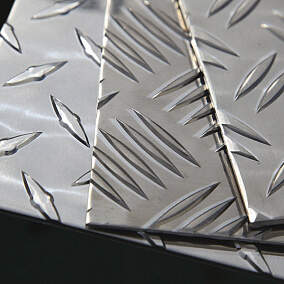 Купить дюралевый рифлёный лист ВД1АНР 1.2x1000x1000 мм в Екатеринбурге